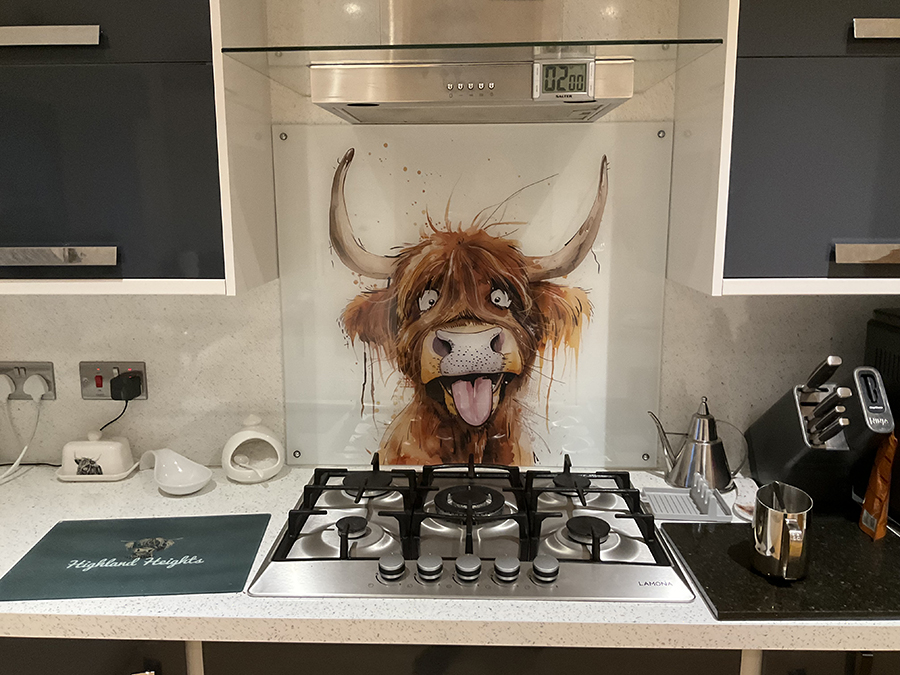 Crumpet the Crazy Coo splashback behind gas hob with a 55cm width